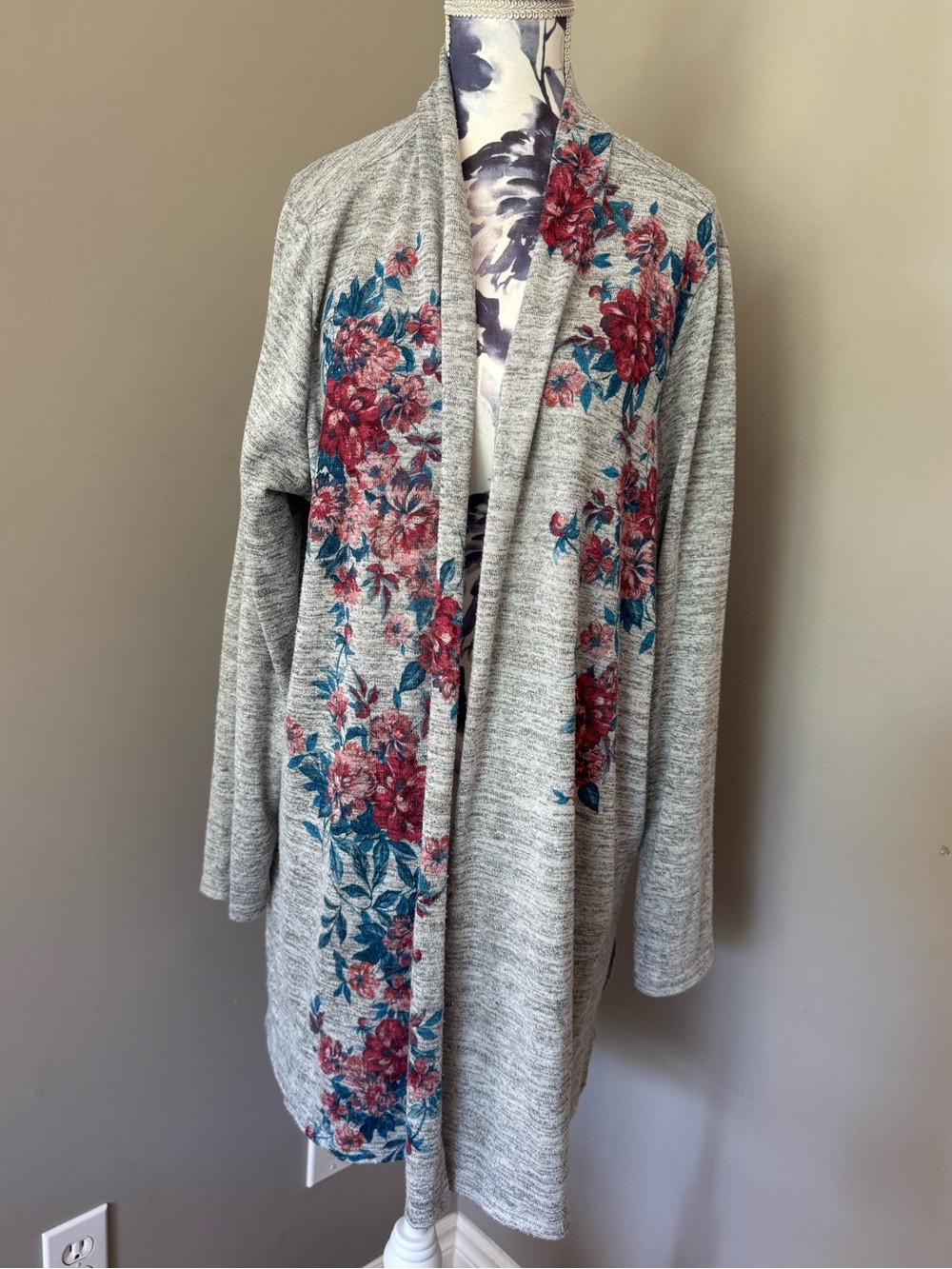 Retrology Grey Floral Open-Front Cardigan Sweater with Pink & Teal Print